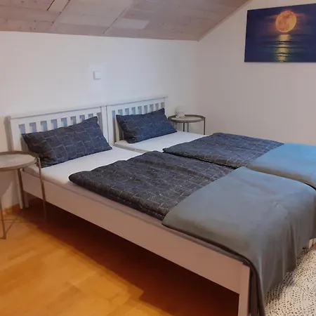 Gaestewohnung In Bei Straubing ホームステイ